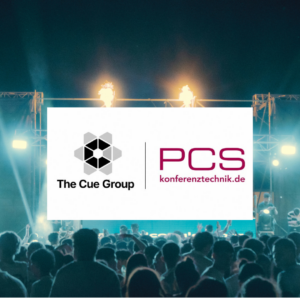 konzertbühne mit publikum, pyrotechnik und konferenz branding