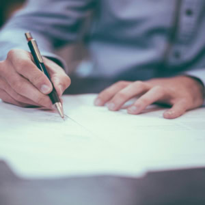 signature précise dun contrat au bureau professionnel