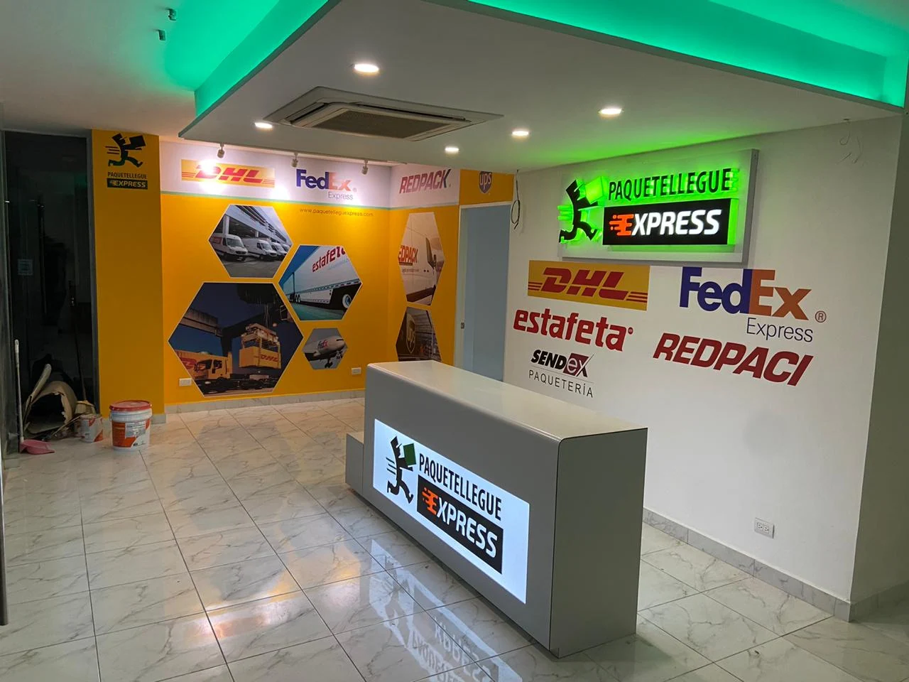 oficina de envíos paquetellegue express moderna