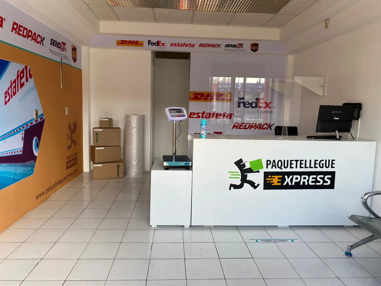 mostrador de envíos y paquetería exprés