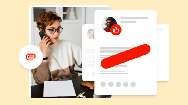 rozmowa telefoniczna przy biurku z interfejsem wiadomości