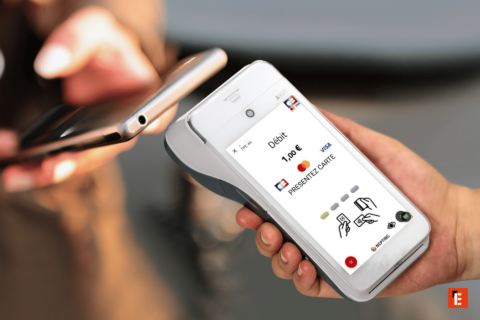 paiement sans contact mobile — smartphone près du tpe