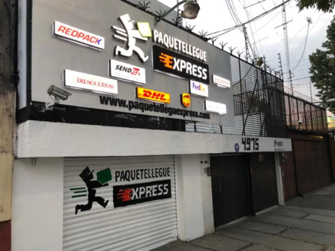 oficina paquetellegue express cerrada con dhl, ups y fedex