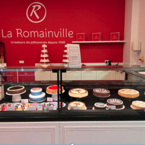 pâtisserie la romainville — vitrine de gâteaux et tartes