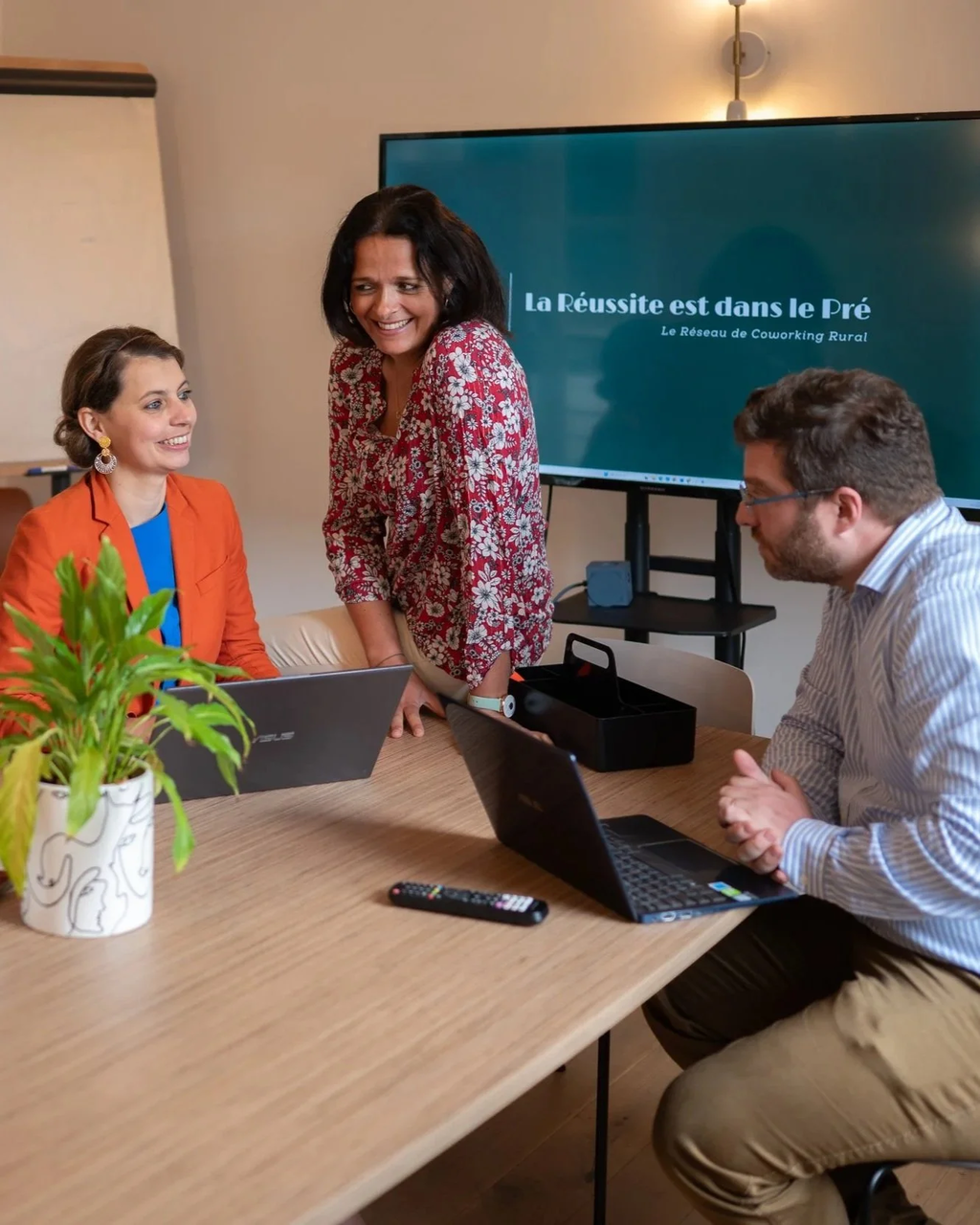 réunion dÉquipe sur le coworking rural