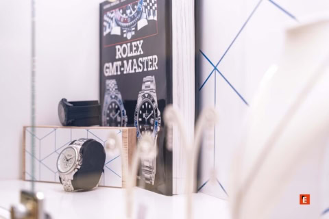 montre rolex gmt master en vitrine de luxe