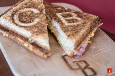 sandwich jambon fromage toasté au fromage fondant