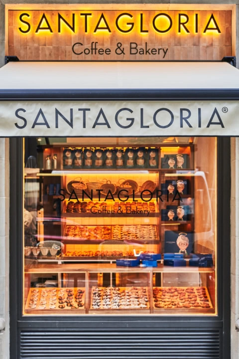 santagloria: panadería y cafetería con vitrina