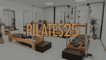 studio pilates moderno con reformer in legno