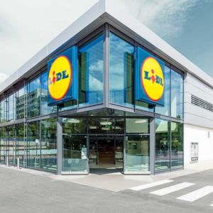 lidl eckfassade mit glasfront und eingang