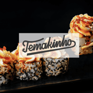 rotoli di sushi al sesamo con maionese piccante