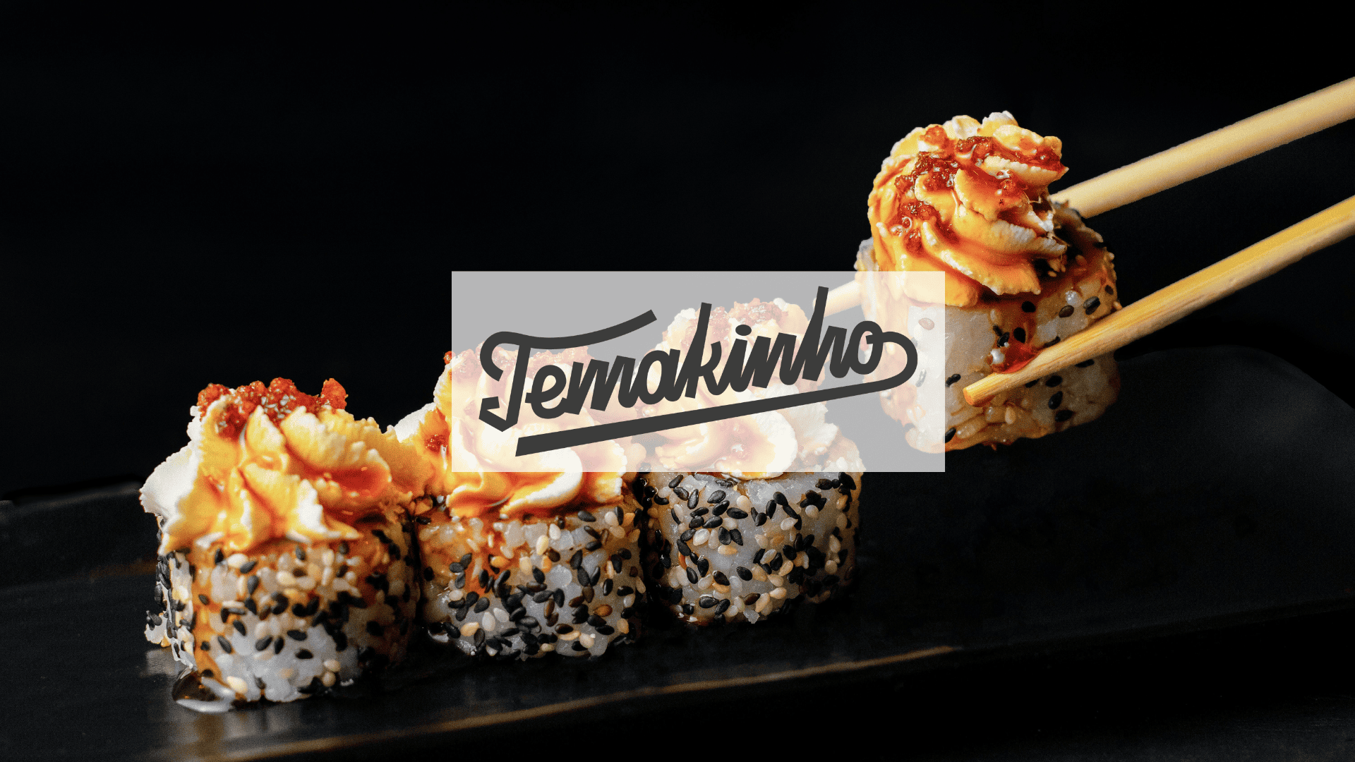 rotoli di sushi al sesamo con maionese piccante