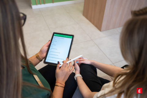 wspólne wypełnianie formularza na tablecie