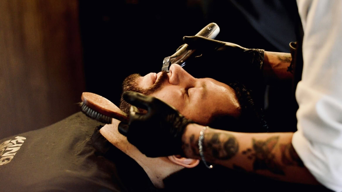 rifinitura baffi professionale: cura e precisione