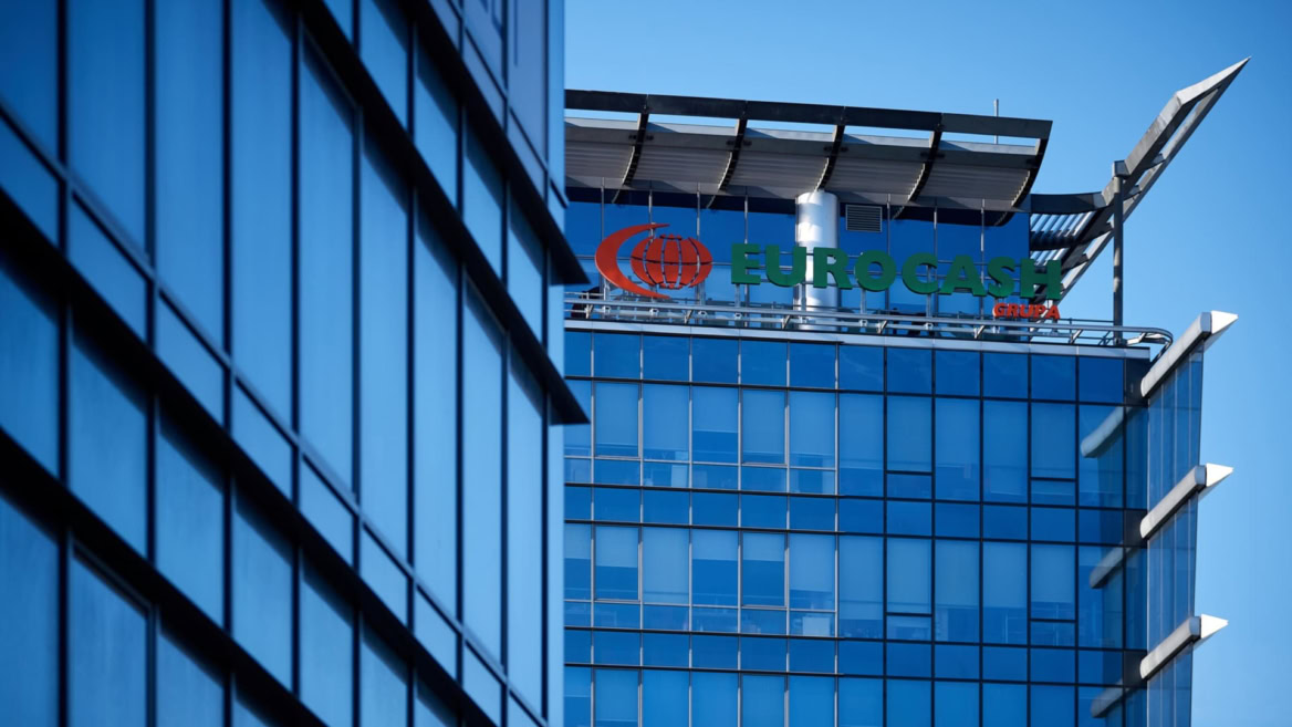 tours de bureaux en verre avec enseigne eurocash