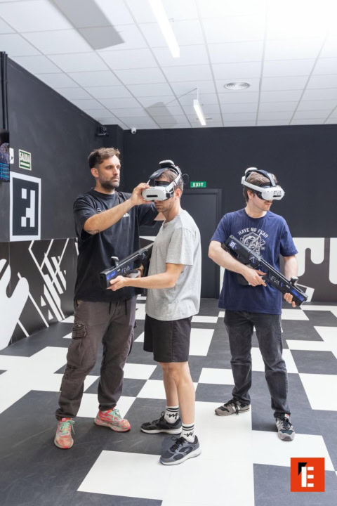 entrenamiento vr con cascos eva y rifles