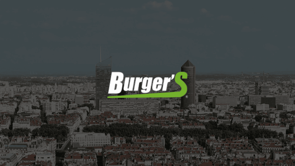vue aérienne de ville avec logo burgers