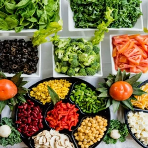 bar À salades organisé avec ingrédients frais