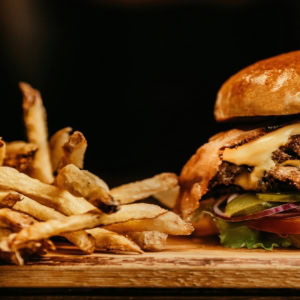 burger double au fromage et frites maison