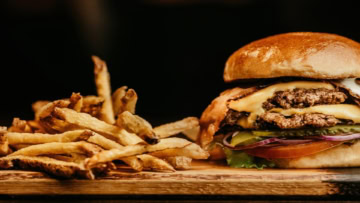 burger double au fromage et frites maison