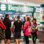 burgermeister imbiss im stadion: fans in warteschlange