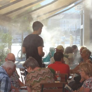 café terrasse brume chaleur