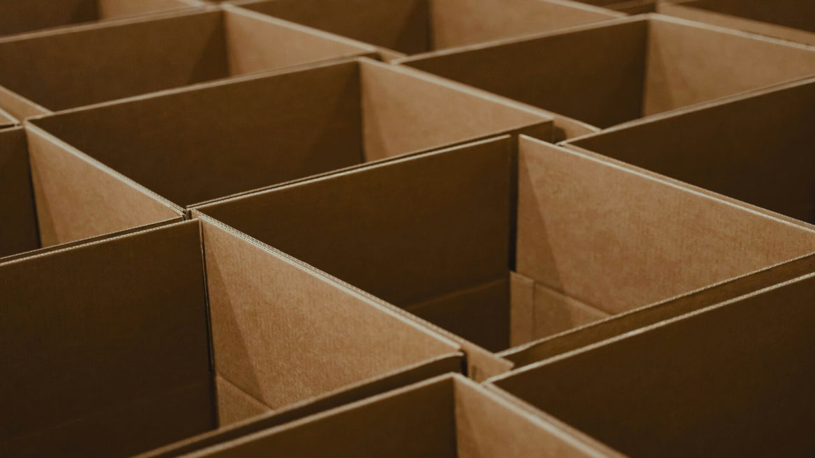 compartiments en carton vides pour stockage