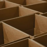 compartiments en carton vides pour stockage