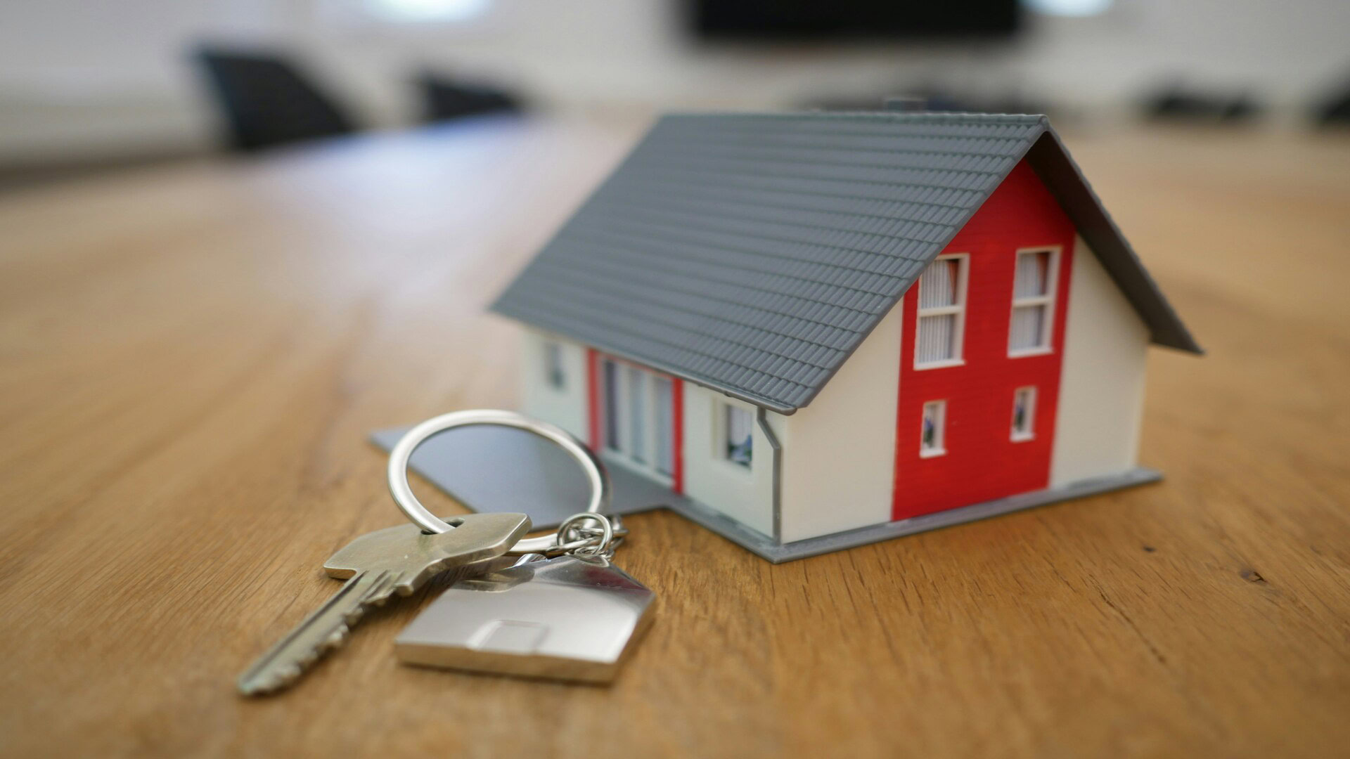 clés et maquette de maison — achat immobilier