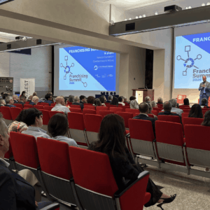 sommet franchising 2026 à milan — conférence en auditorium
