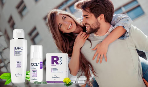 couple urbain souriant et produits bien Être
