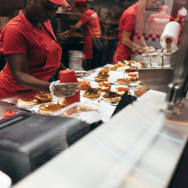 ligne dassemblage de burgers en restauration rapide