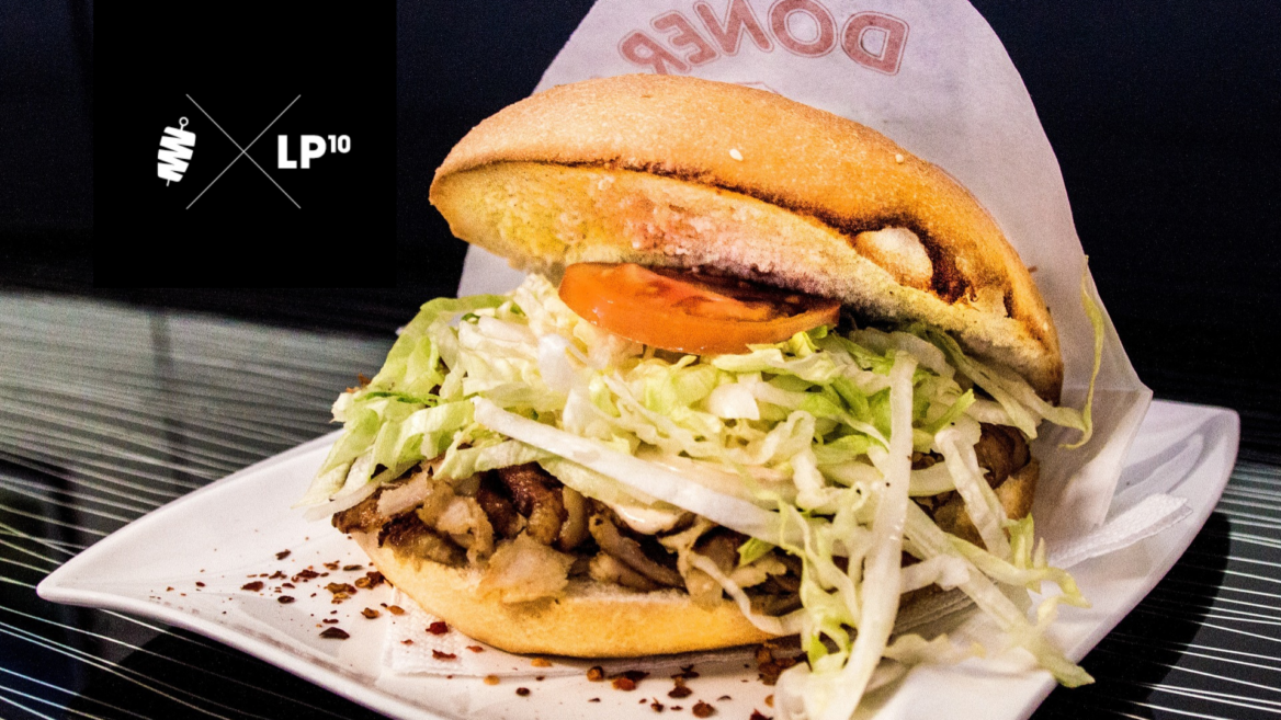 döner sandwich mit knackigem salat und tomate