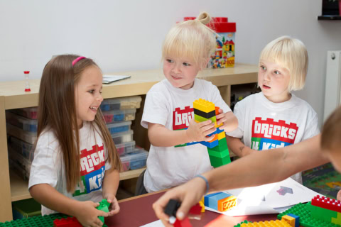 zabawa i współpraca przy klockach bricks4kidz