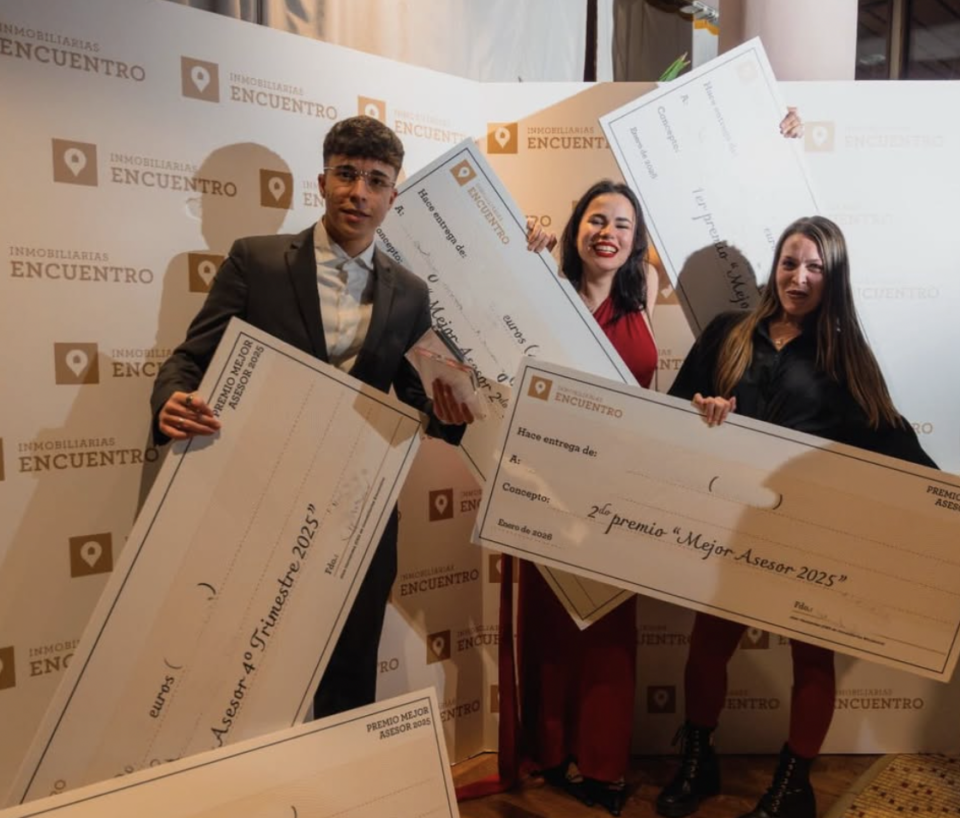 remise de chèques immobiliers 2025 — lauréats sourires