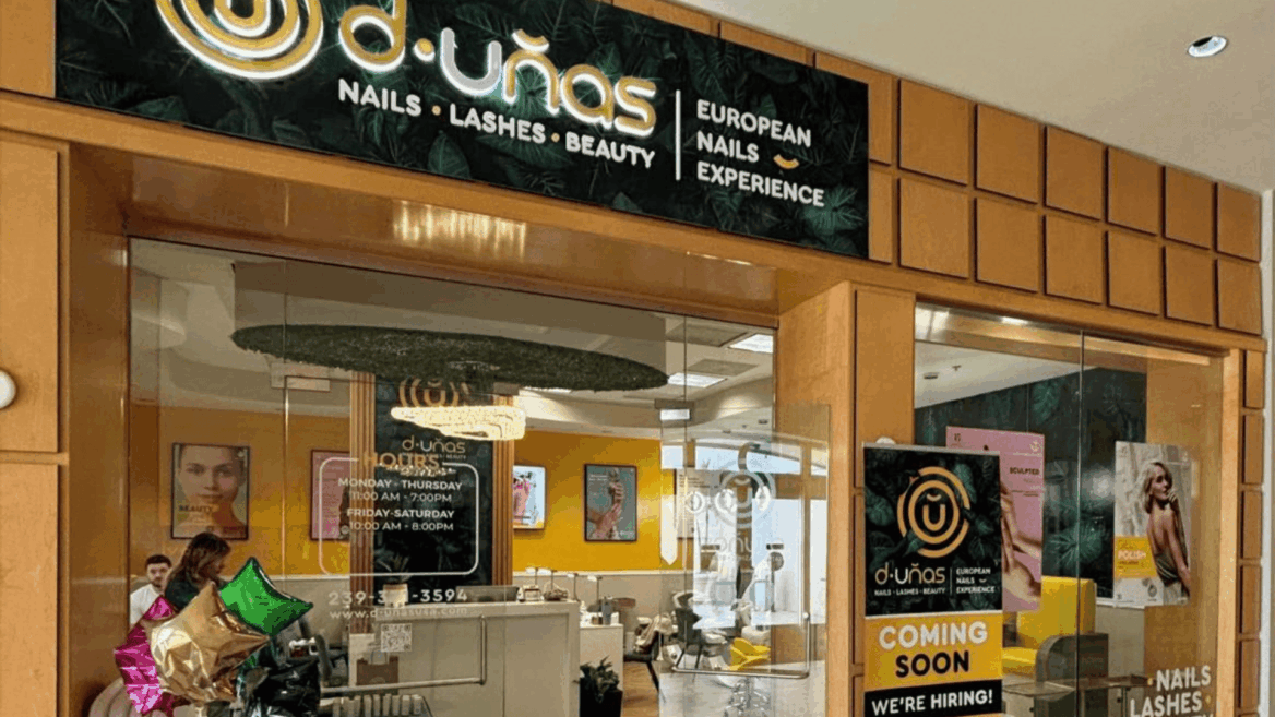 fachada de salón de uñas y belleza moderna