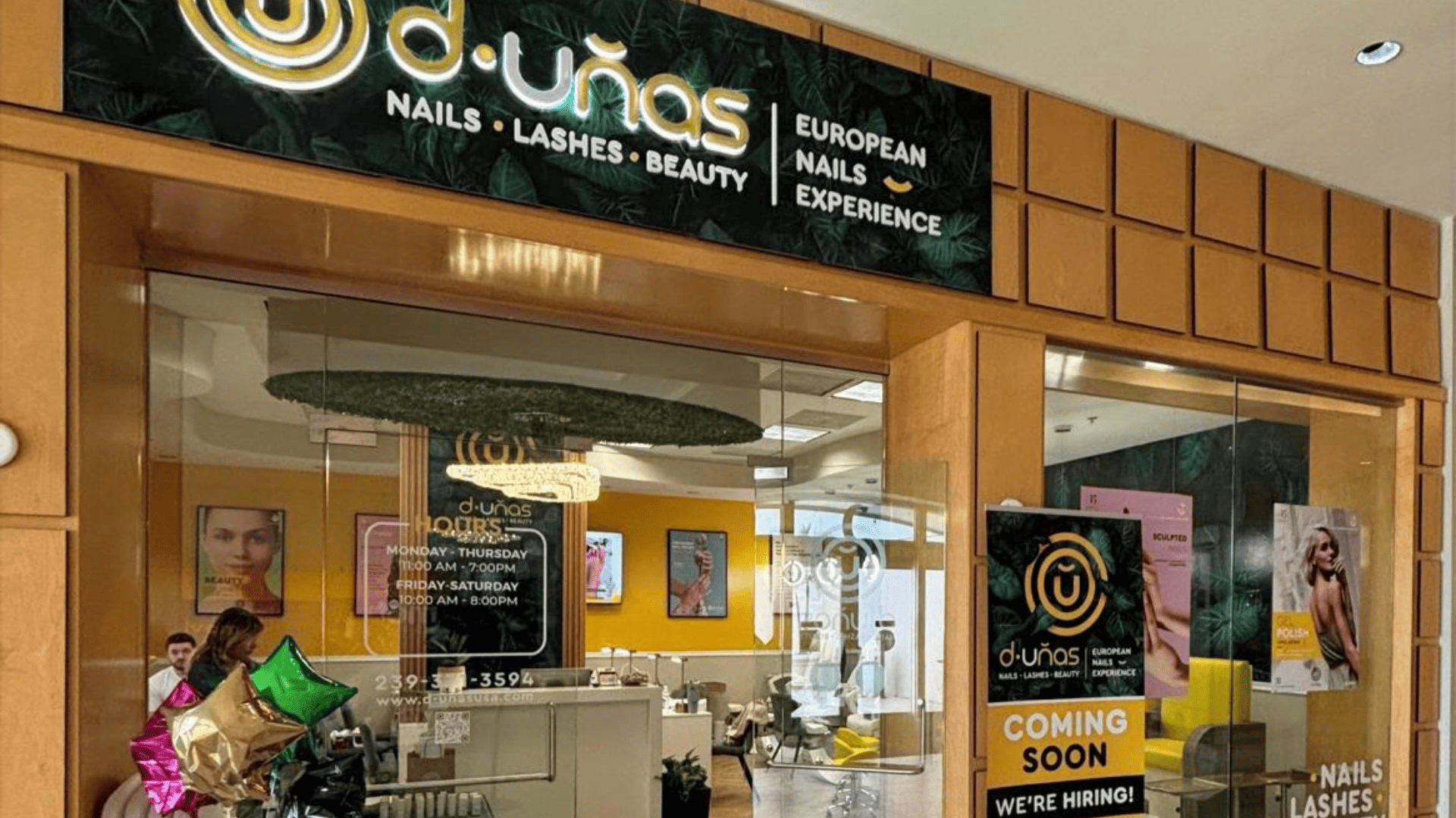 fachada de salón de uñas y belleza moderna