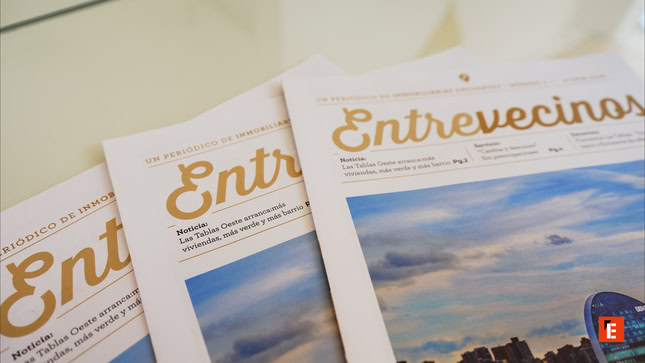 portadas entrevecinos: tres ejemplares con cielo azul