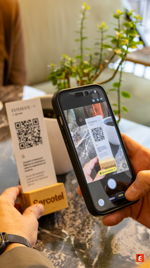 escaneando qr con móvil en sercotel