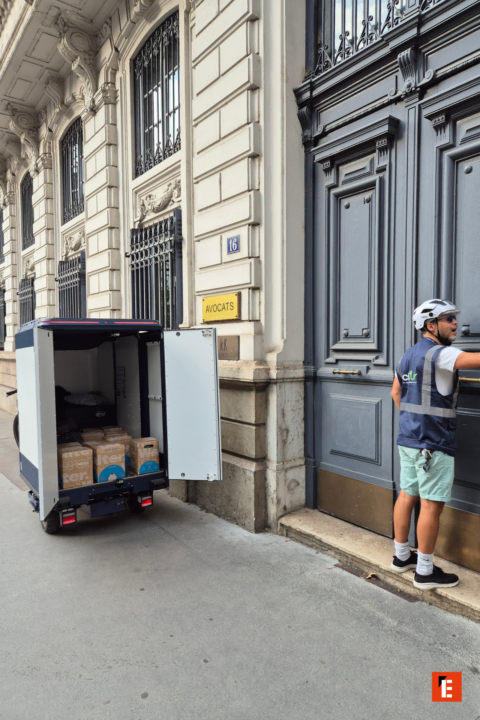 livraison au cabinet davocats, porte 16