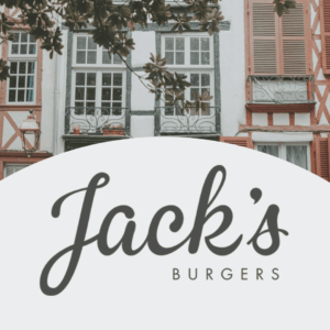 façade À colombages et enseigne jack’s burgers