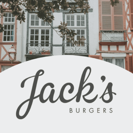 façade À colombages et enseigne jack’s burgers