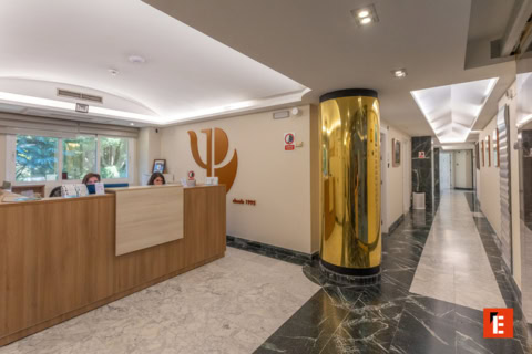 lobby moderno y elegante con pasillo de lujo