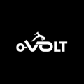 logo skateur noir et blanc lettrage dynamique