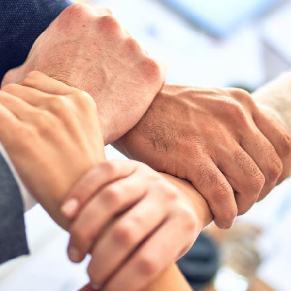 mani unite: solidarietà e lavoro di squadra
