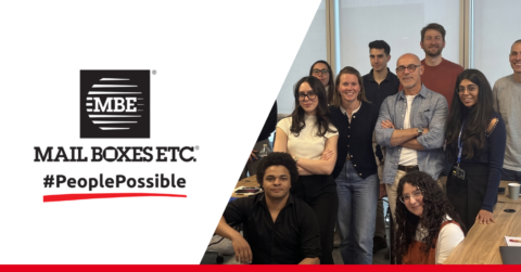 logo mbe et Équipe au bureau — #peoplepossible