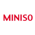 logotipo rojo minimalista de miniso sobre fondo blanco