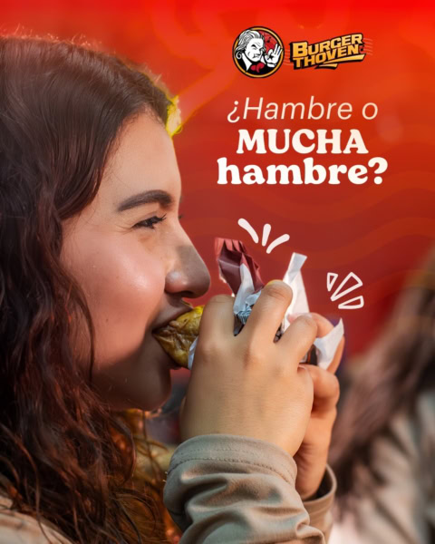 mujer disfrutando una hamburguesa jugosa de burger thoven