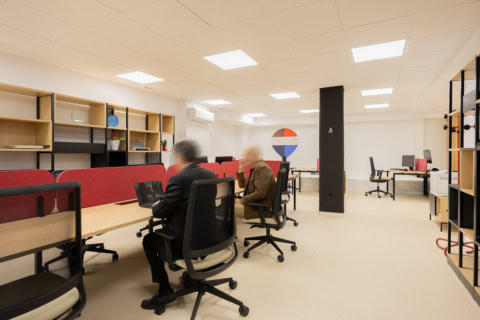 oficina abierta moderna y colaborativa