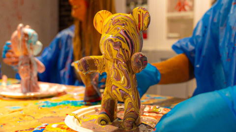 ours marbré jaune et rose en atelier créatif